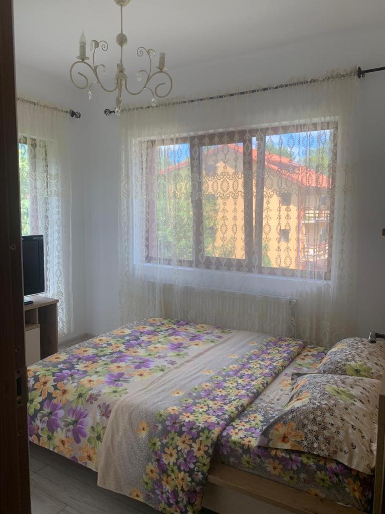 B House บุชเตนี ภายนอก รูปภาพ