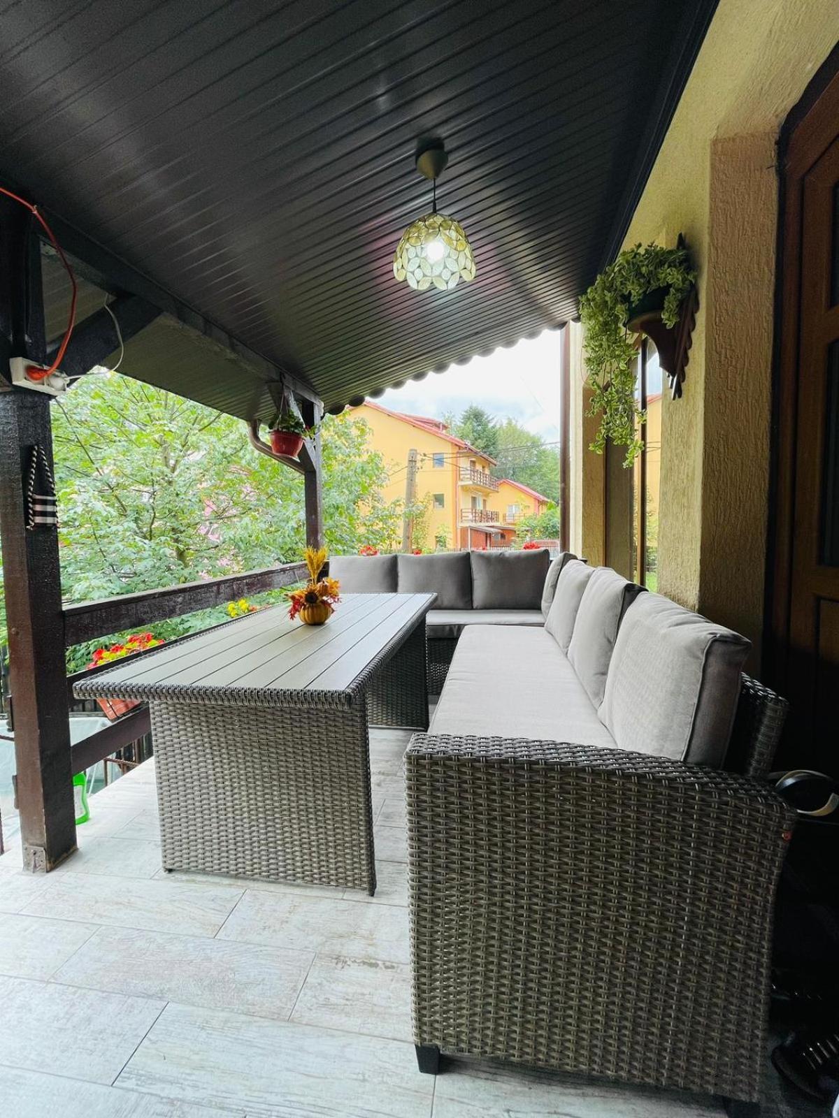 B House บุชเตนี ภายนอก รูปภาพ
